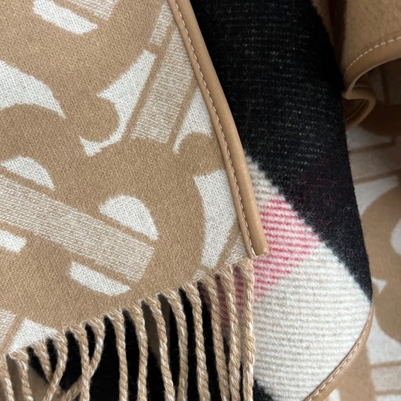 Burberry Reversible EKD Check Wool Cape - Picture 5 of 7